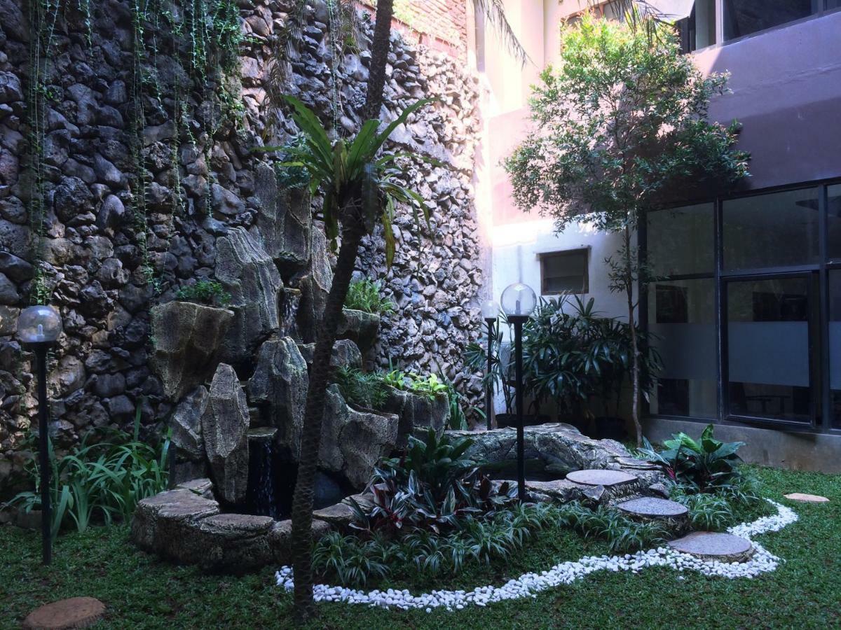 Hotel Nusantara Indah Syariah Jakarta Buitenkant foto